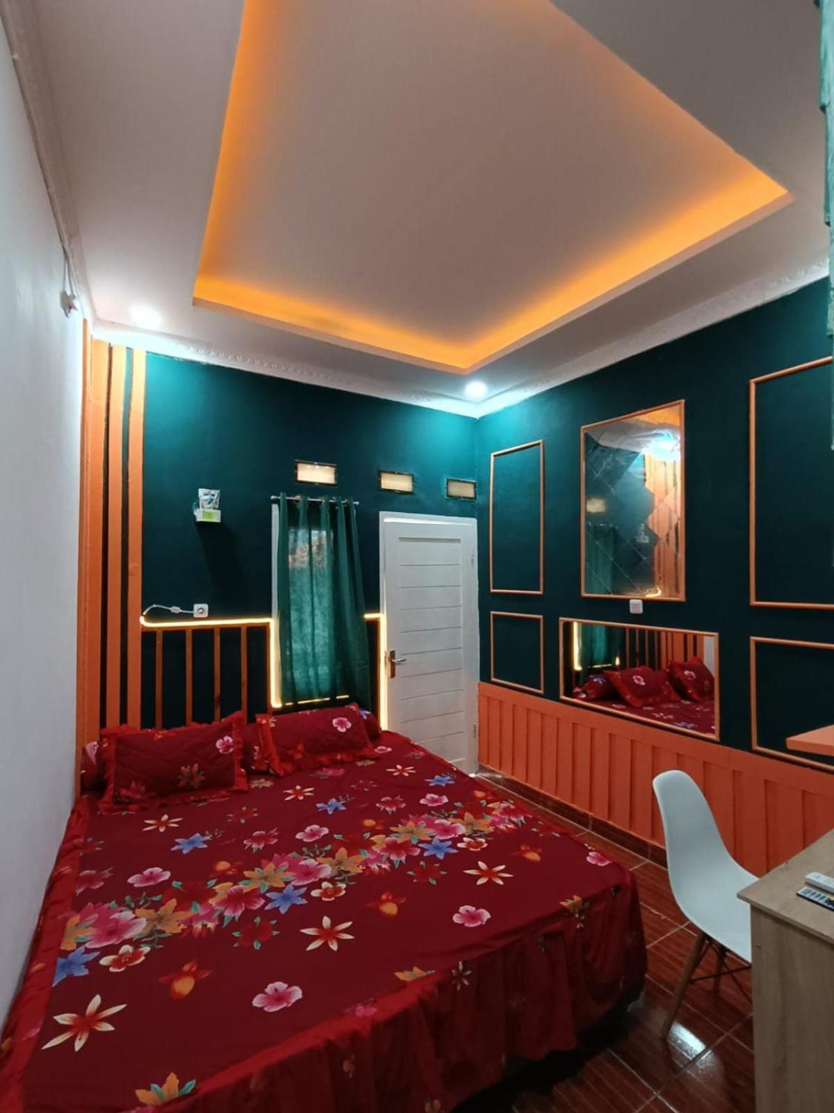 Oyo Life 92977 Neba Kost Aesthetic Hotel Peladen Exterior foto